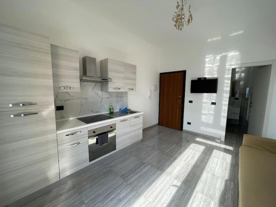 Winter Apartment Vado Ligure Bagian luar foto