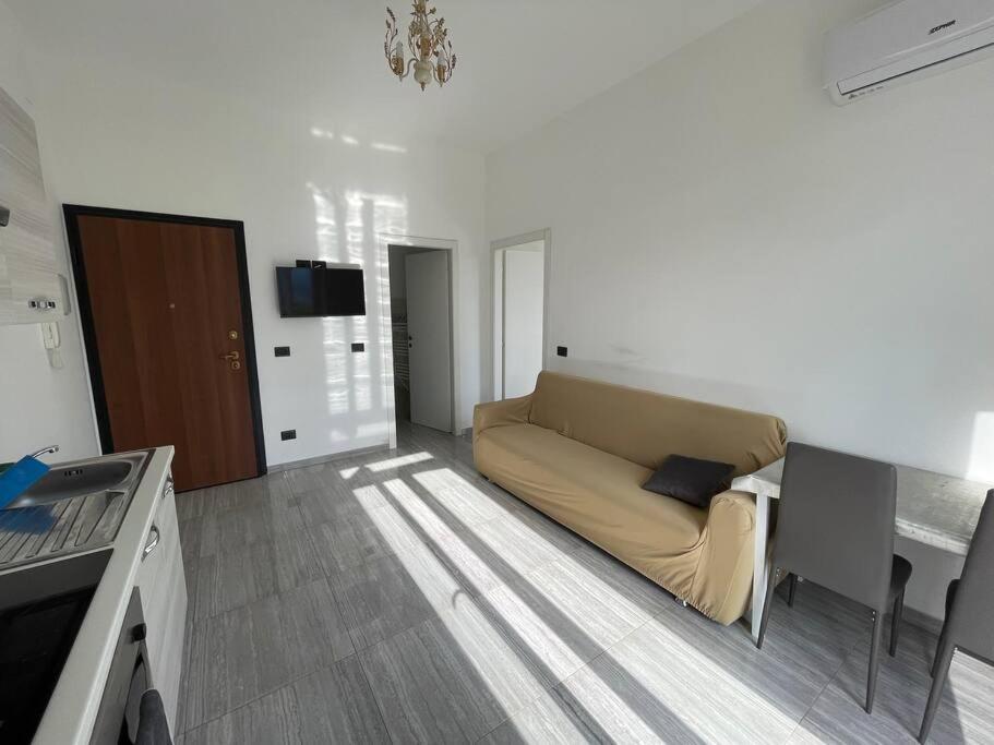 Winter Apartment Vado Ligure Bagian luar foto