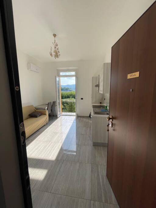 Winter Apartment Vado Ligure Bagian luar foto